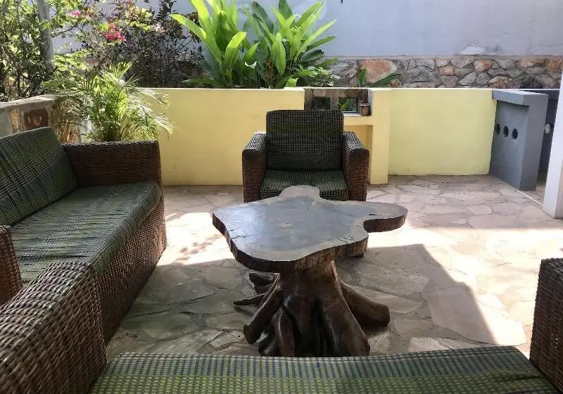 Hotelli Omanye Lodge
