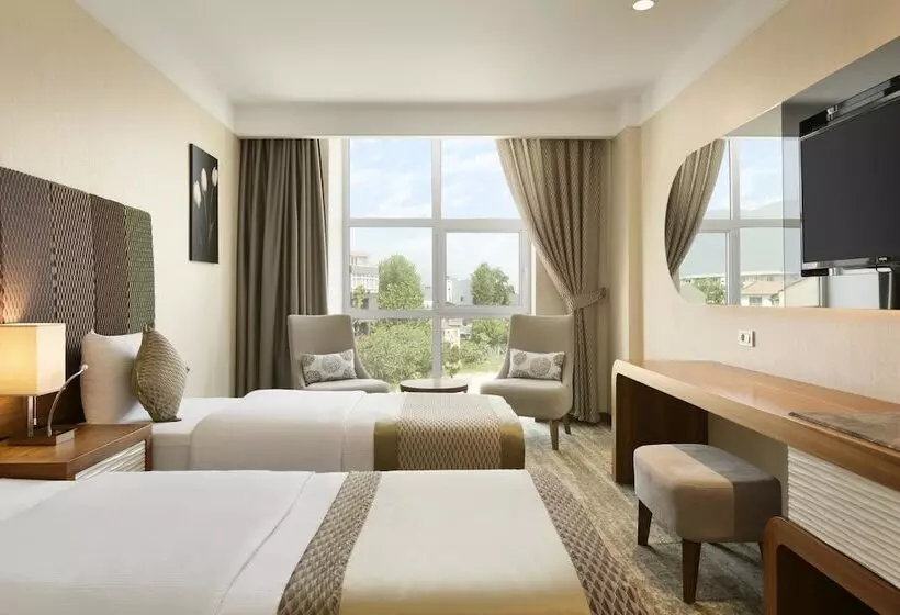 هتل Ramada By Wyndham Gemli̇k