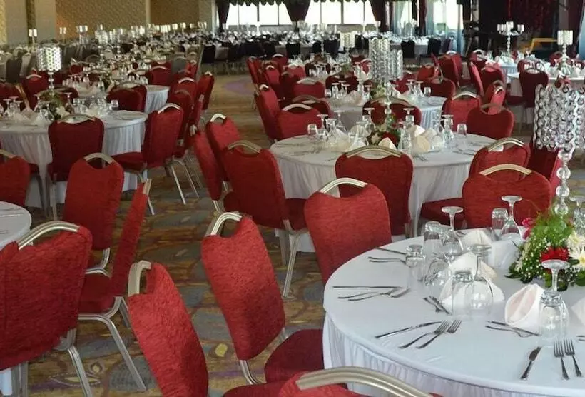 هتل Ramada By Wyndham Gemli̇k