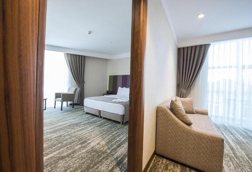 هتل Ramada By Wyndham Gemli̇k