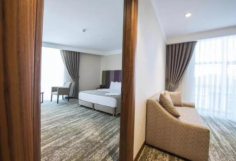 هتل Ramada By Wyndham Gemli̇k