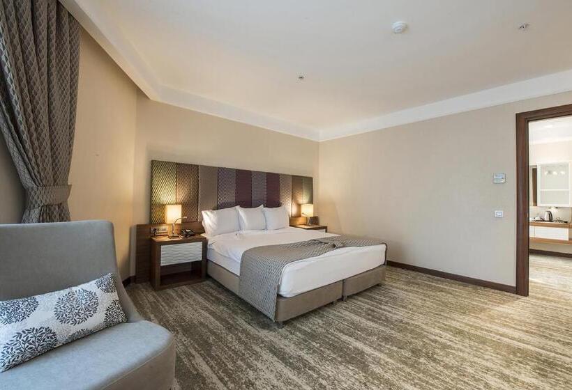 هتل Ramada By Wyndham Gemli̇k