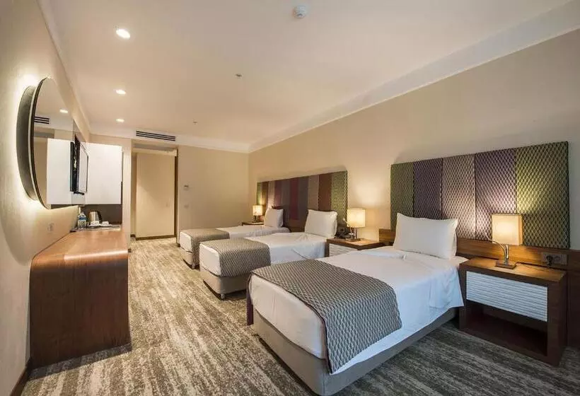 هتل Ramada By Wyndham Gemli̇k