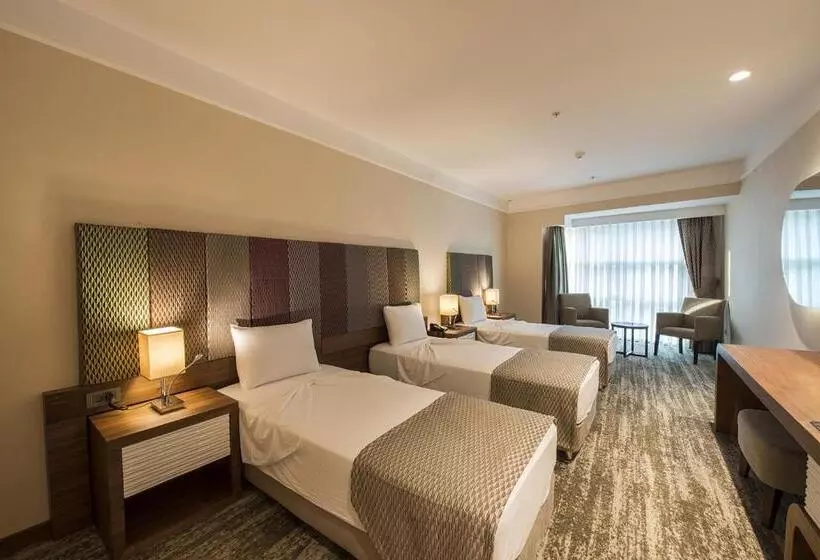 هتل Ramada By Wyndham Gemli̇k