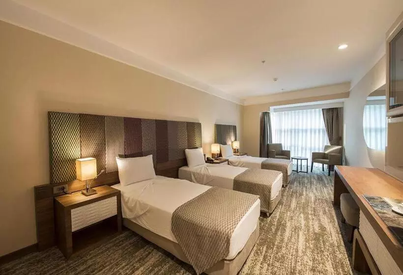 هتل Ramada By Wyndham Gemli̇k