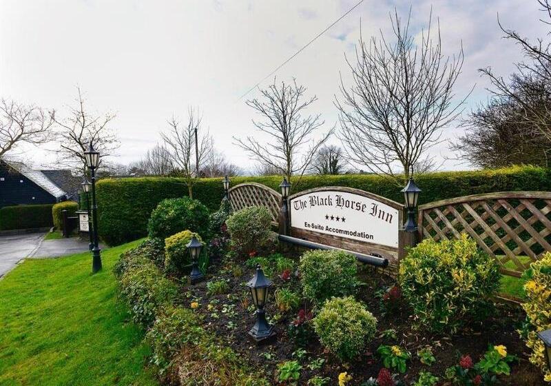 בית מלון כפרי The Black Horse Inn