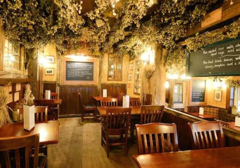 בית מלון כפרי The Black Horse Inn