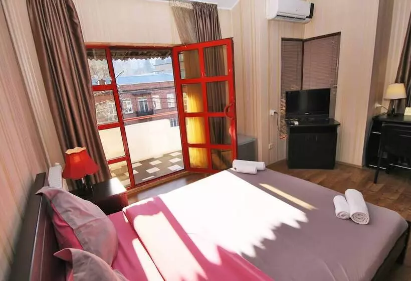 ベッドアンドブレックファースト Light House City Center