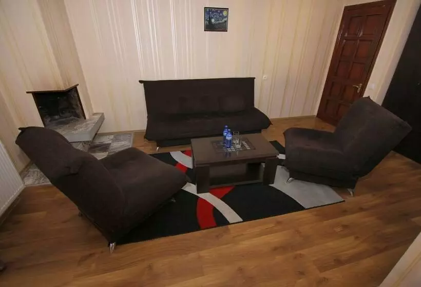 ベッドアンドブレックファースト Light House City Center