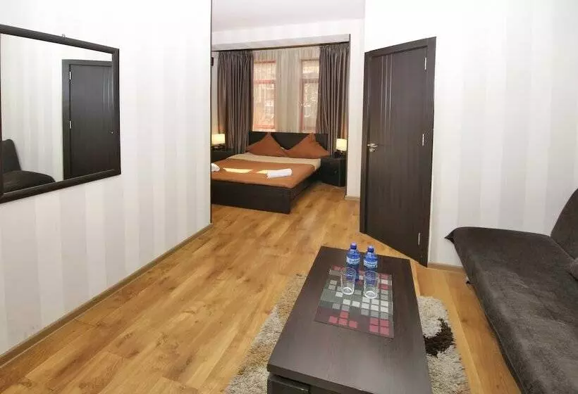 ベッドアンドブレックファースト Light House City Center