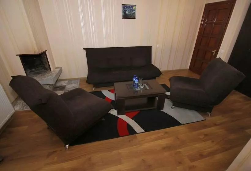 ベッドアンドブレックファースト Light House City Center