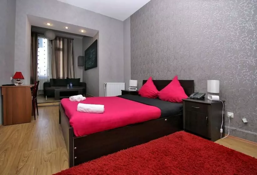 ベッドアンドブレックファースト Light House City Center