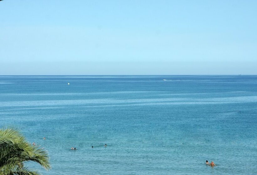 George Deluxe Apartments