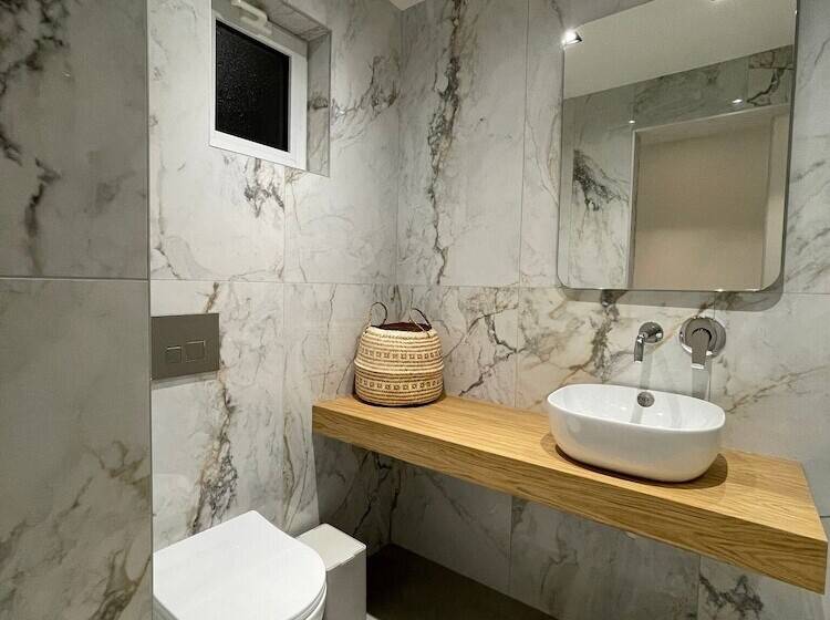 George Deluxe Apartments