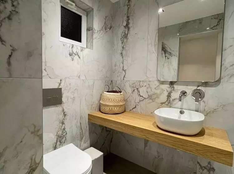 George Deluxe Apartments