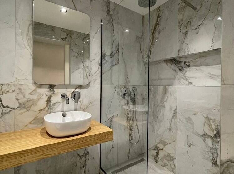 George Deluxe Apartments