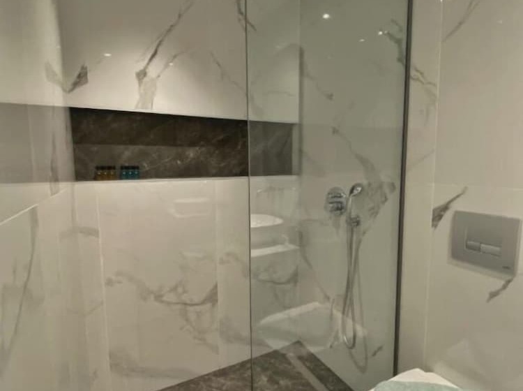 George Deluxe Apartments