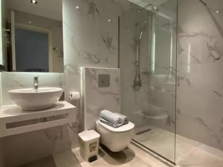 George Deluxe Apartments