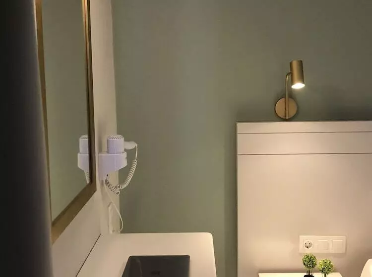 George Deluxe Apartments