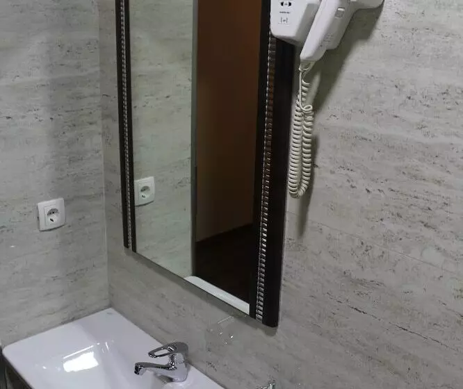 هتل Adria