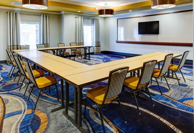 ホテル Hampton Inn & Suites Columbus