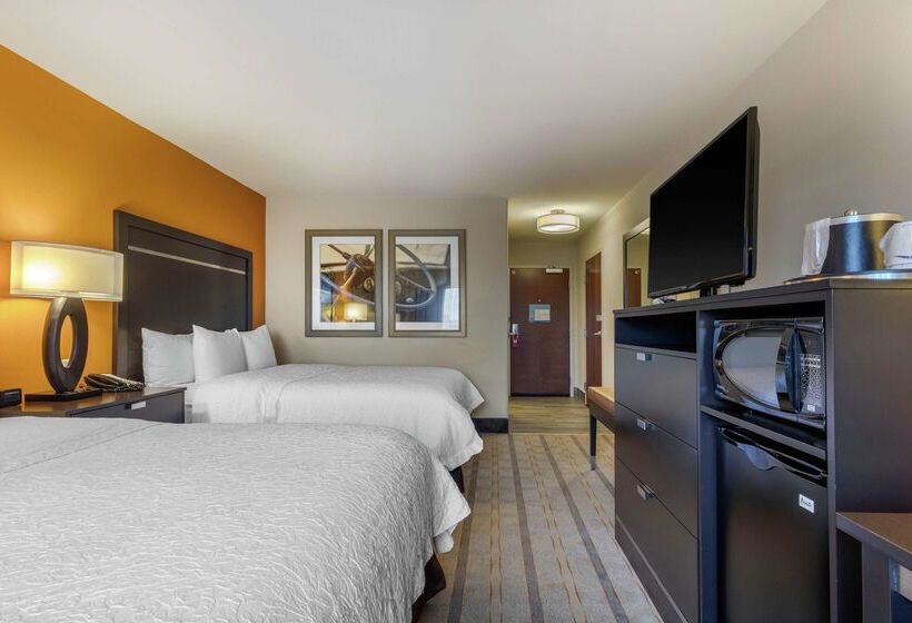 Отель Hampton Inn & Suites Columbus