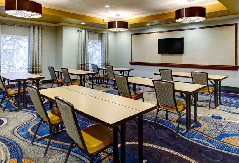 ホテル Hampton Inn & Suites Columbus