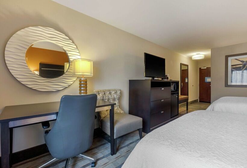 Отель Hampton Inn & Suites Columbus