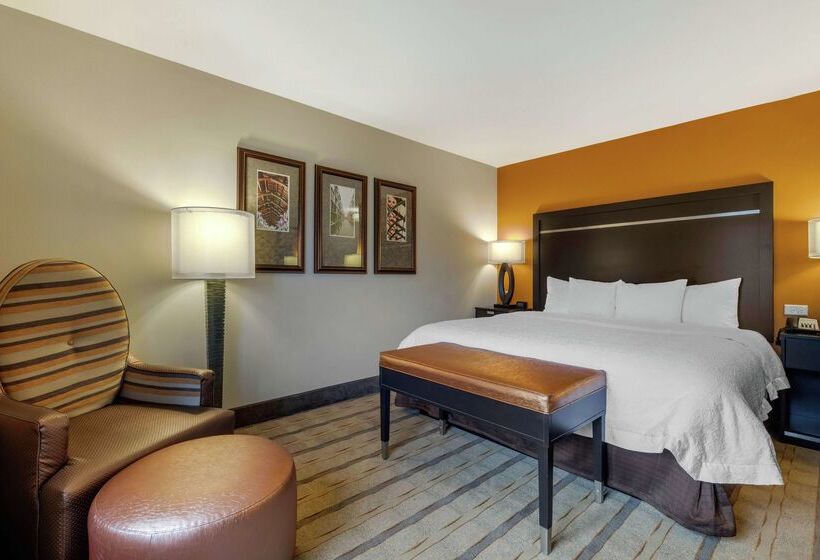 Отель Hampton Inn & Suites Columbus