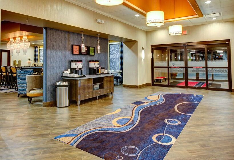 Отель Hampton Inn & Suites Columbus