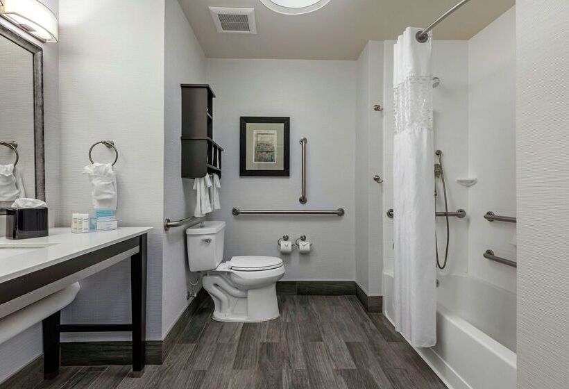 Отель Hampton Inn & Suites Columbus