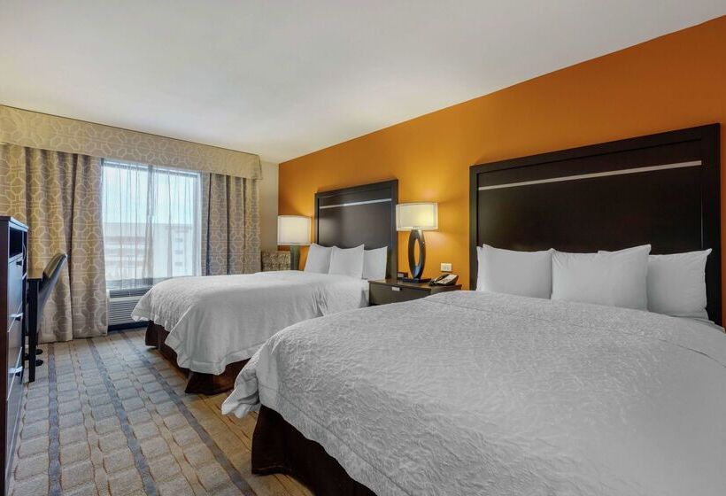 Отель Hampton Inn & Suites Columbus