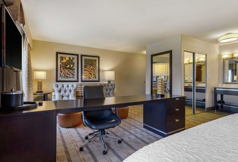 Отель Hampton Inn & Suites Columbus