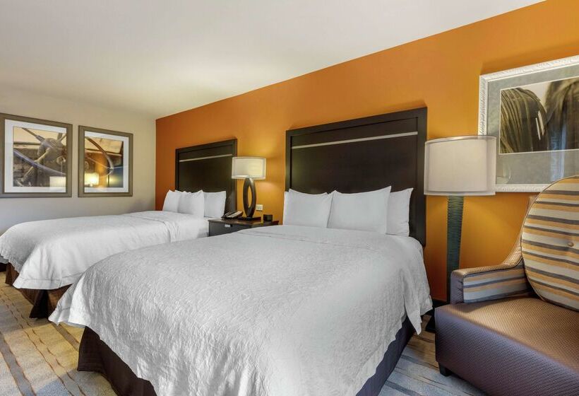 Отель Hampton Inn & Suites Columbus