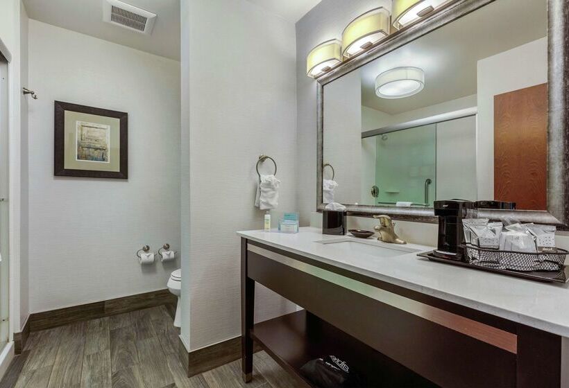 Отель Hampton Inn & Suites Columbus
