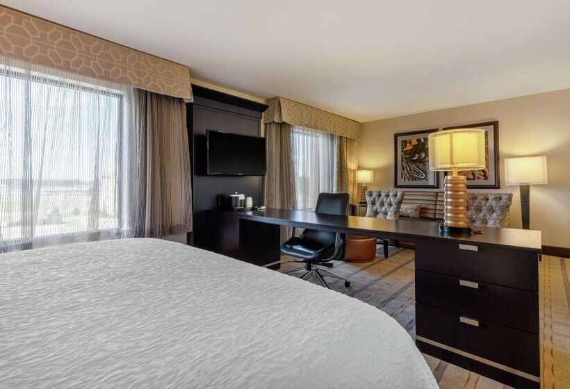 Отель Hampton Inn & Suites Columbus