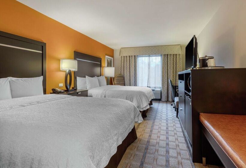 Отель Hampton Inn & Suites Columbus
