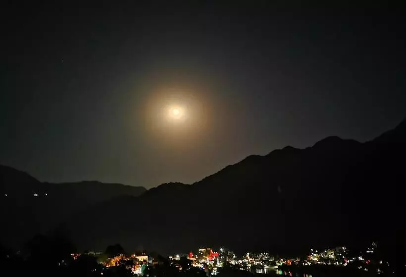 ホテル Hill Top Swiss Cottage