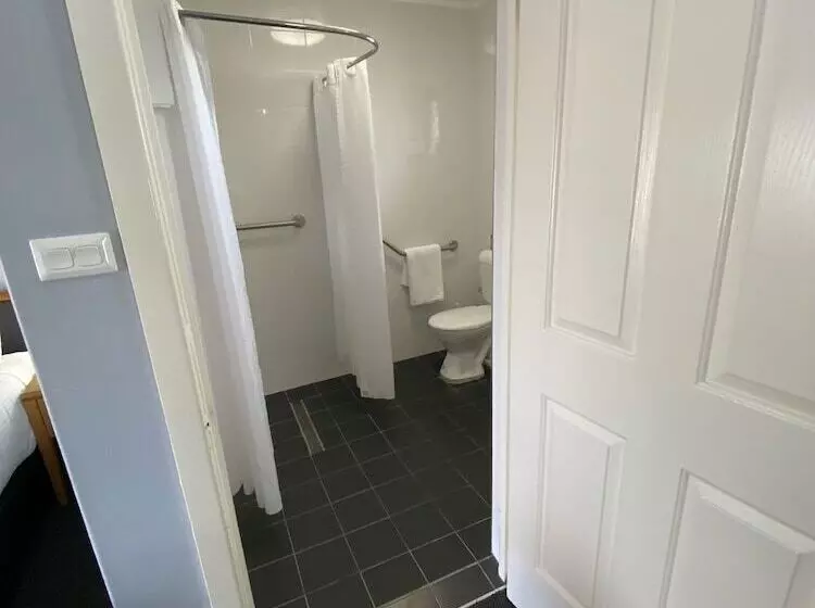 Отель Old Maitland Inn