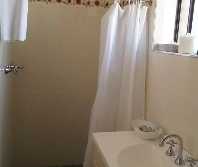 Отель Old Maitland Inn