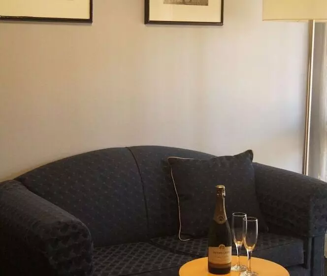 Отель Old Maitland Inn