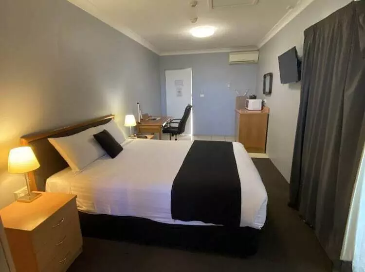 Отель Old Maitland Inn