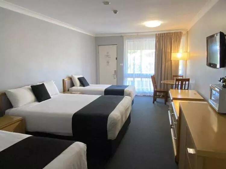 Отель Old Maitland Inn