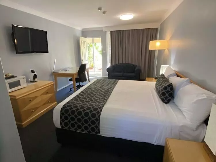 Отель Old Maitland Inn