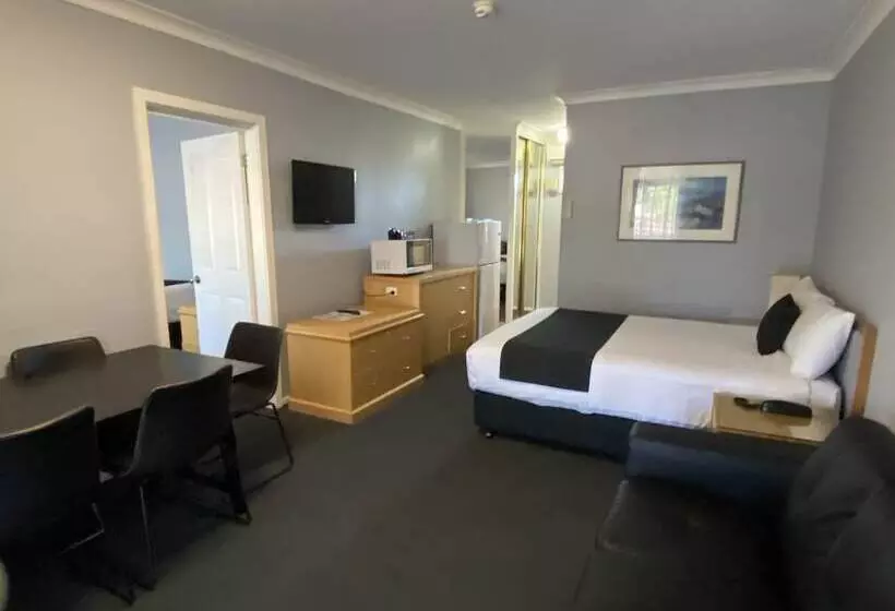 Отель Old Maitland Inn