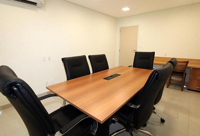 ホテル Porto Feliz Executive