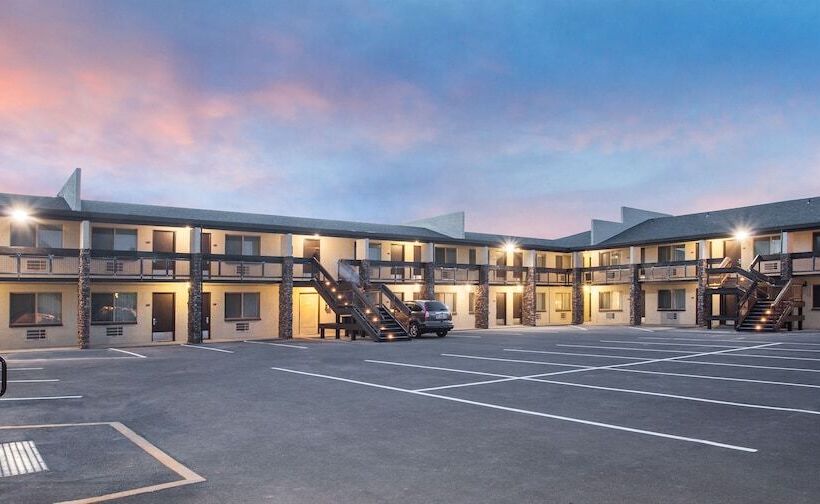 فندق Red Feather Lodge