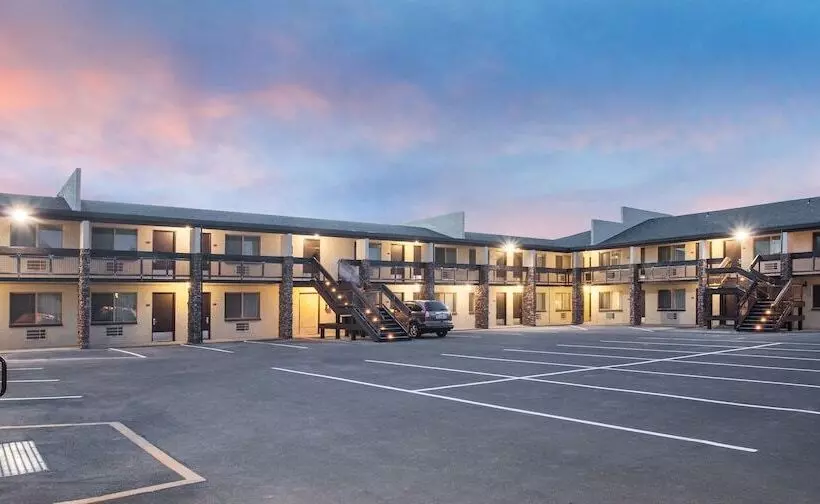 בית מלון כפרי Red Feather Lodge