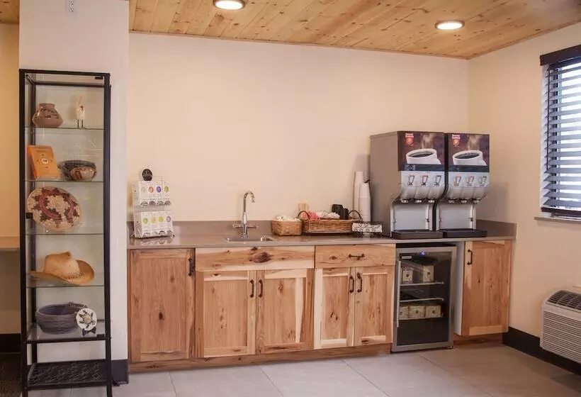 בית מלון כפרי Red Feather Lodge