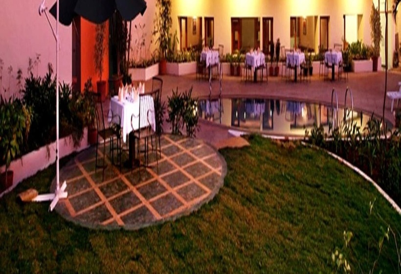 Hotell Sarovar Portico Lonavala